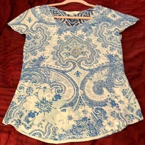 Embellished v-neck blue and white top